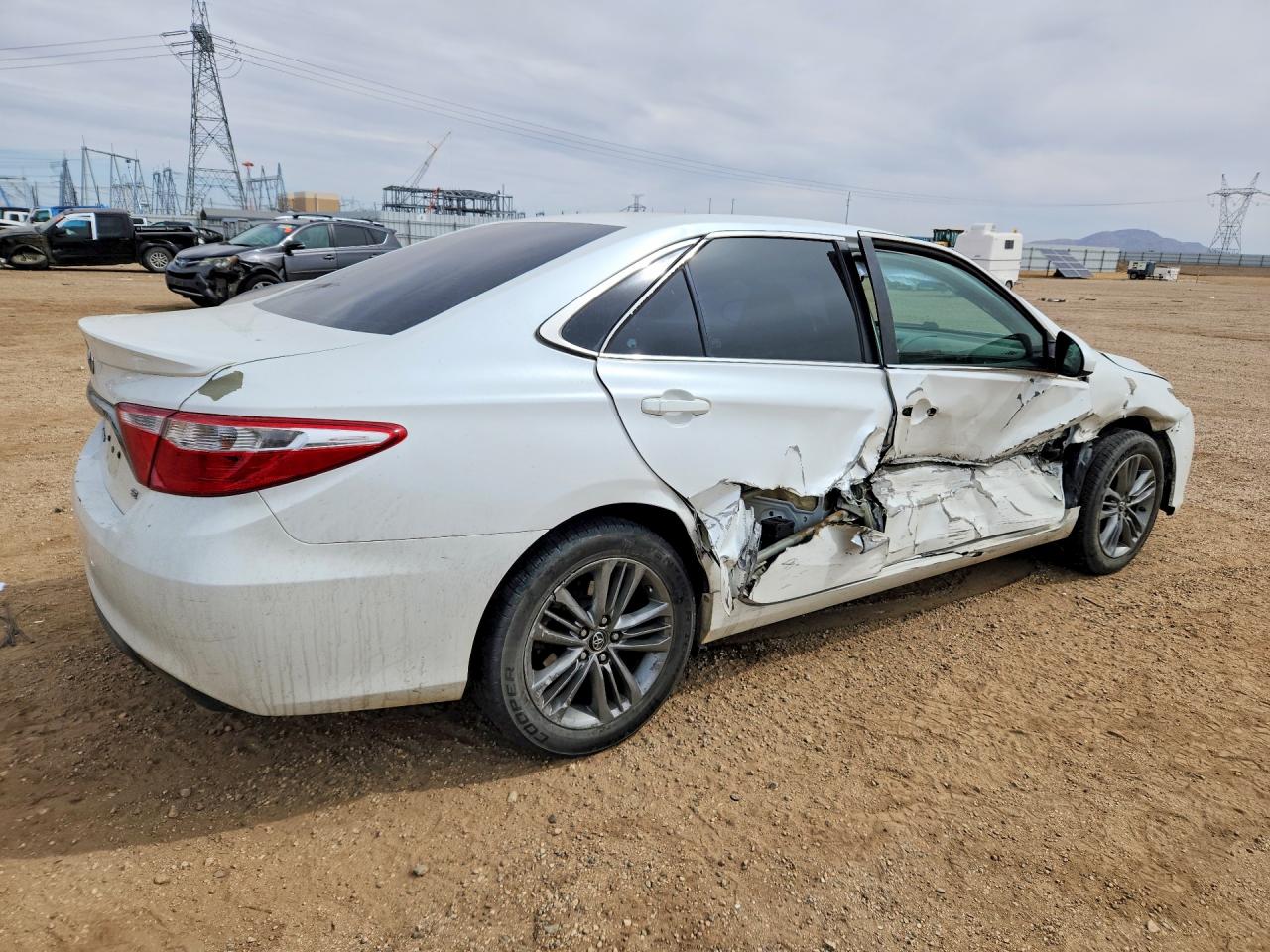 2017 TOYOTA CAMRY SE photo 5