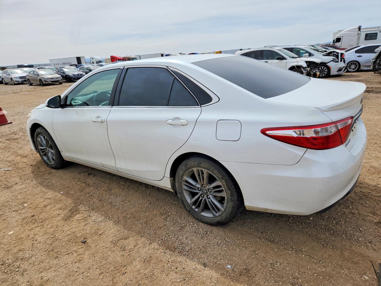 2017 TOYOTA CAMRY SE photo 3