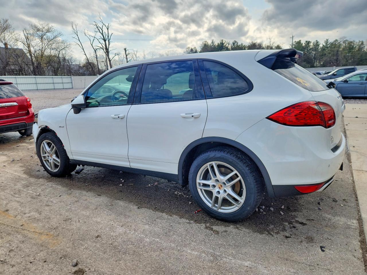 2013 PORSCHE CAYENNE photo 2