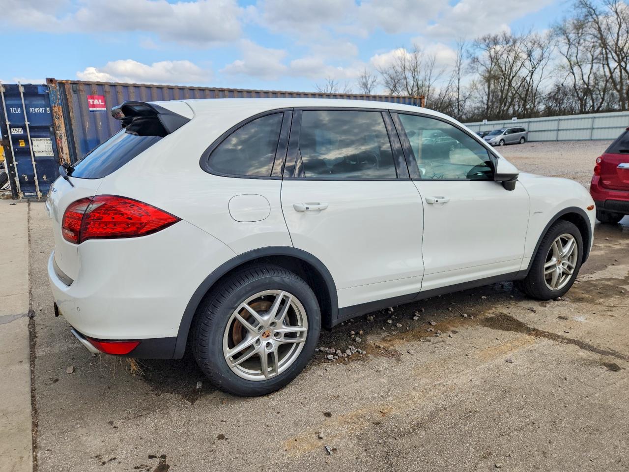 2013 PORSCHE CAYENNE photo 3