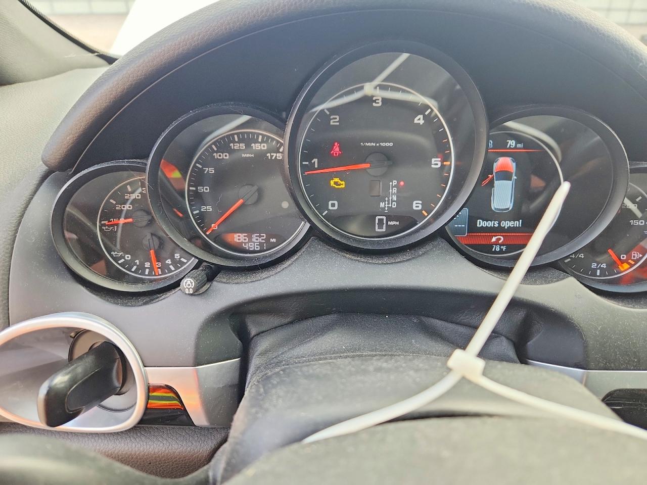 2013 PORSCHE CAYENNE photo 9