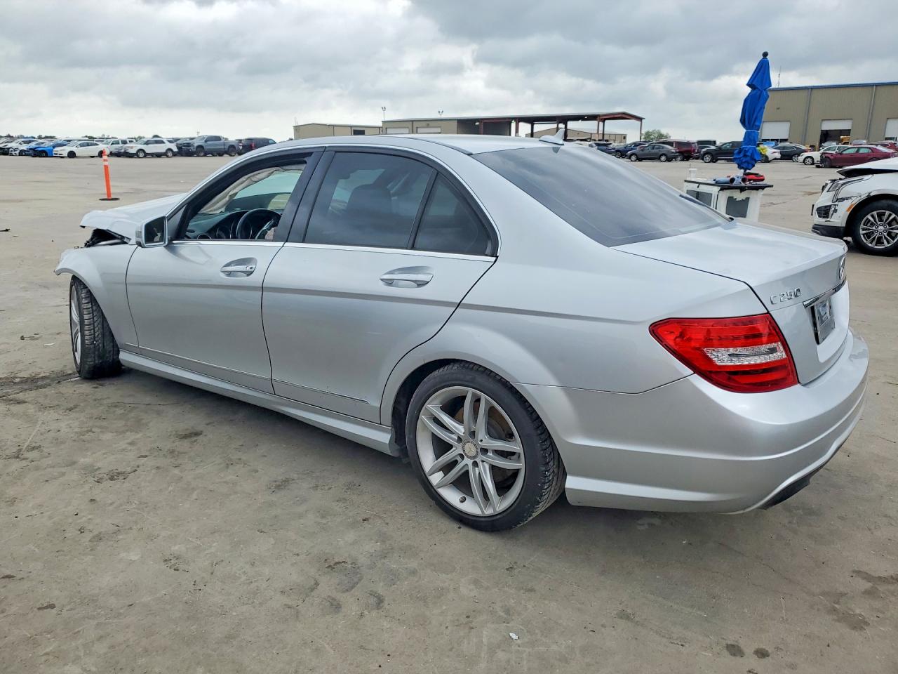 2013 MERCEDES-BENZ C 250 photo 3