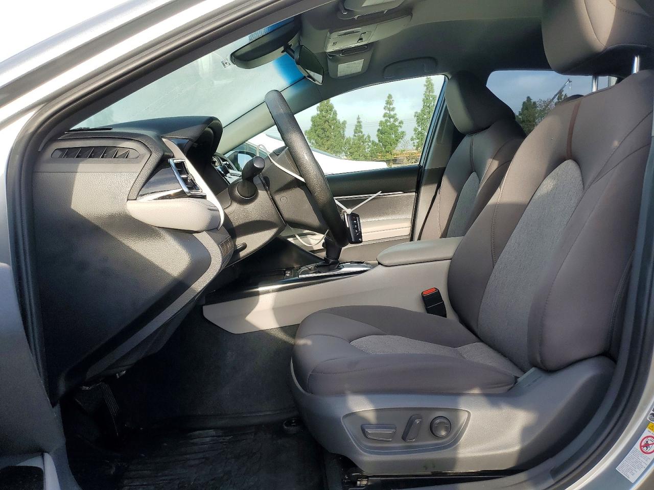 2018 TOYOTA CAMRY LE photo 13