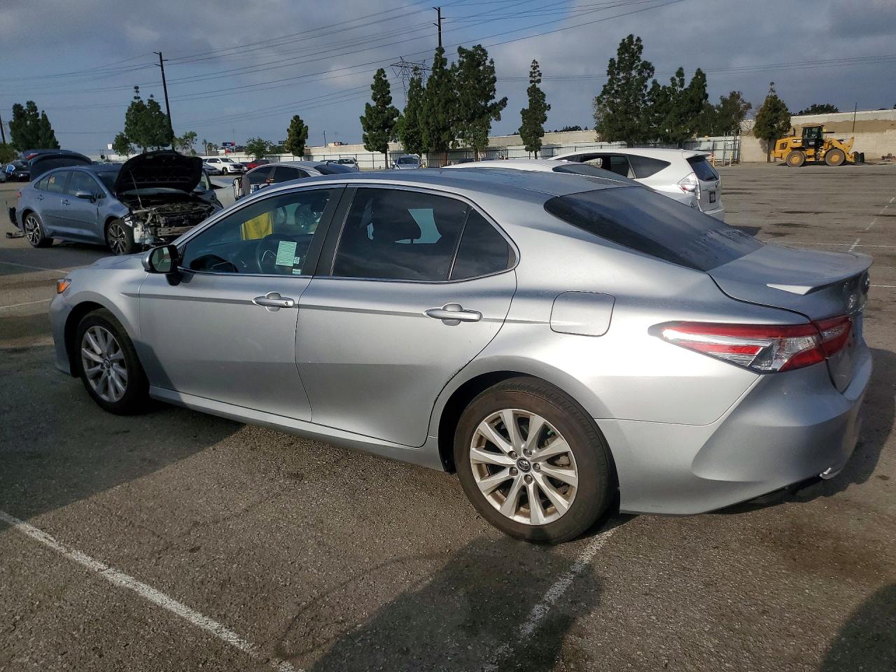 2018 TOYOTA CAMRY LE photo 3