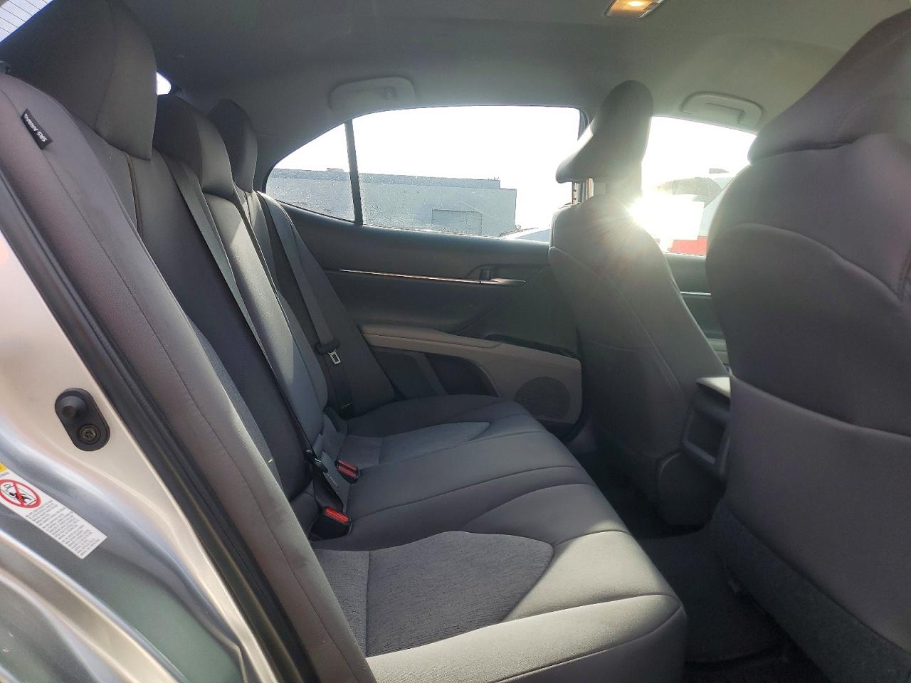 2018 TOYOTA CAMRY LE photo 19