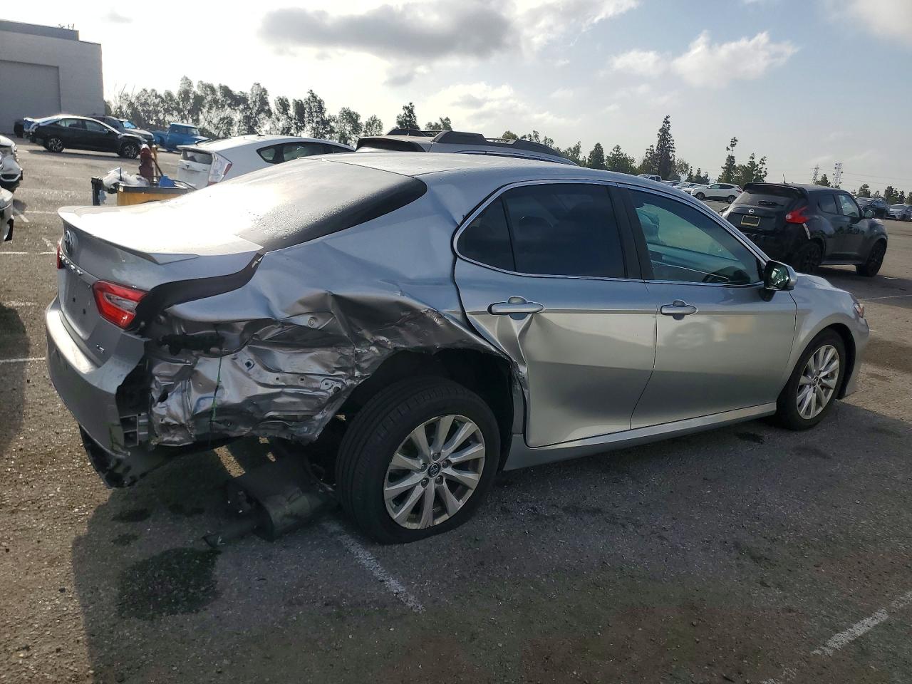 2018 TOYOTA CAMRY LE photo 5