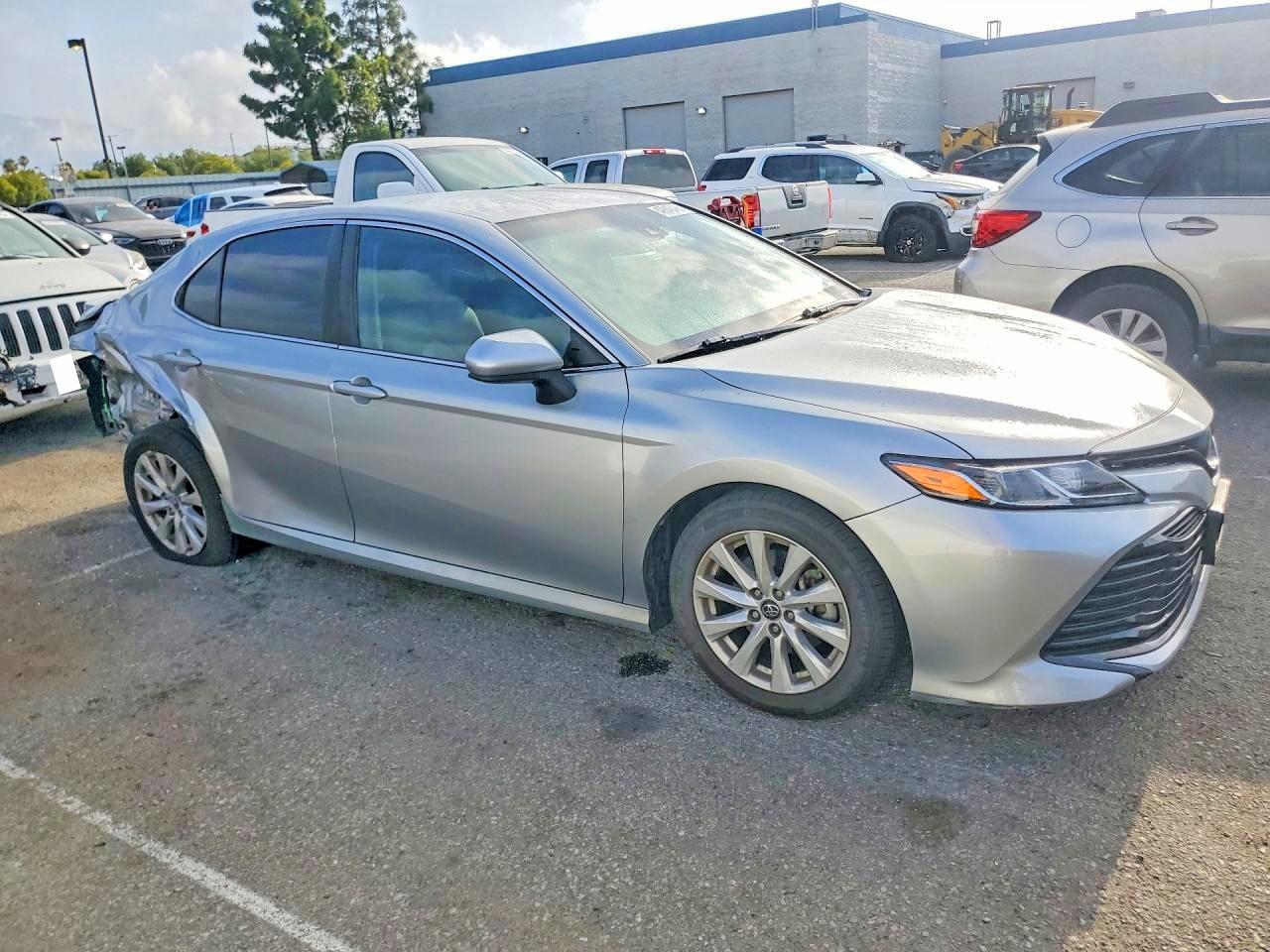 2018 TOYOTA CAMRY LE photo 7