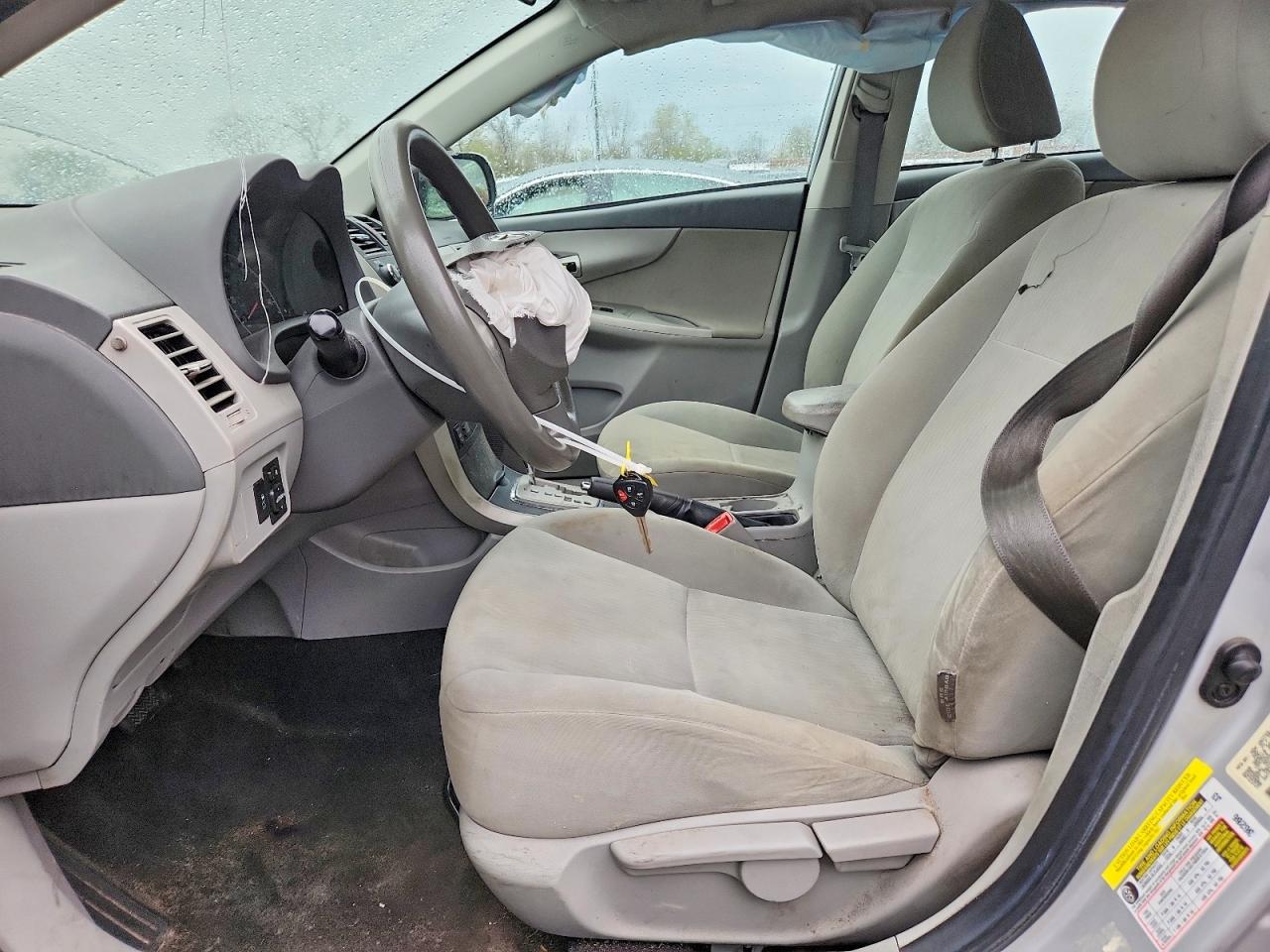 2010 TOYOTA COROLLA LE photo 19