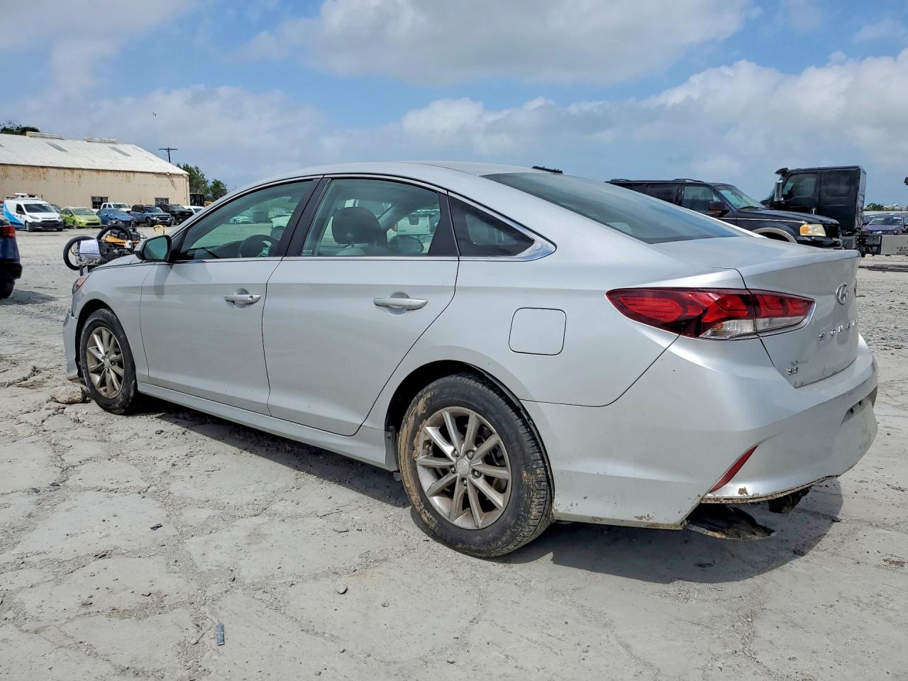 2018 HYUNDAI SONATA photo 4