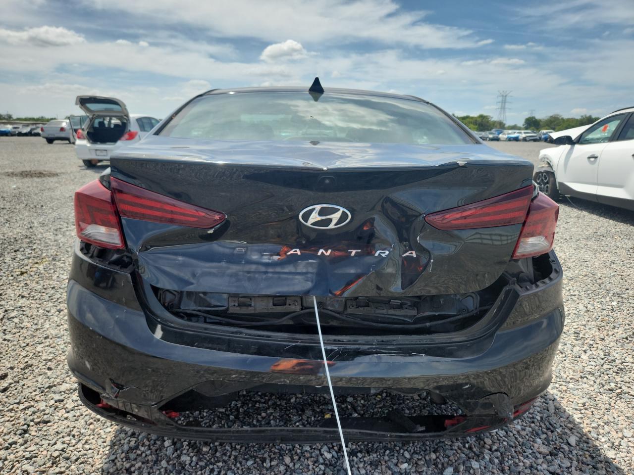 2020 HYUNDAI ELANTRA photo 11
