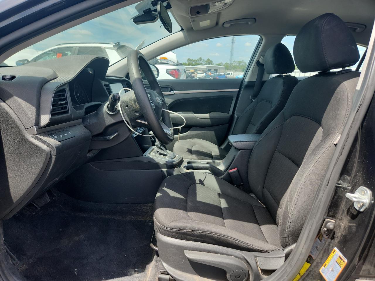 2020 HYUNDAI ELANTRA photo 13
