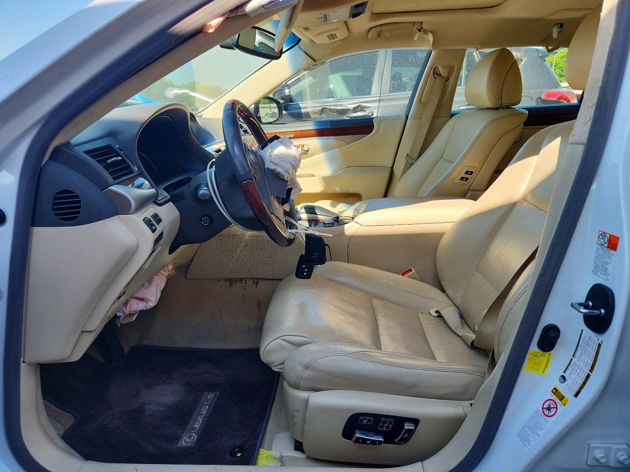 2015 LEXUS LS 460 photo 13