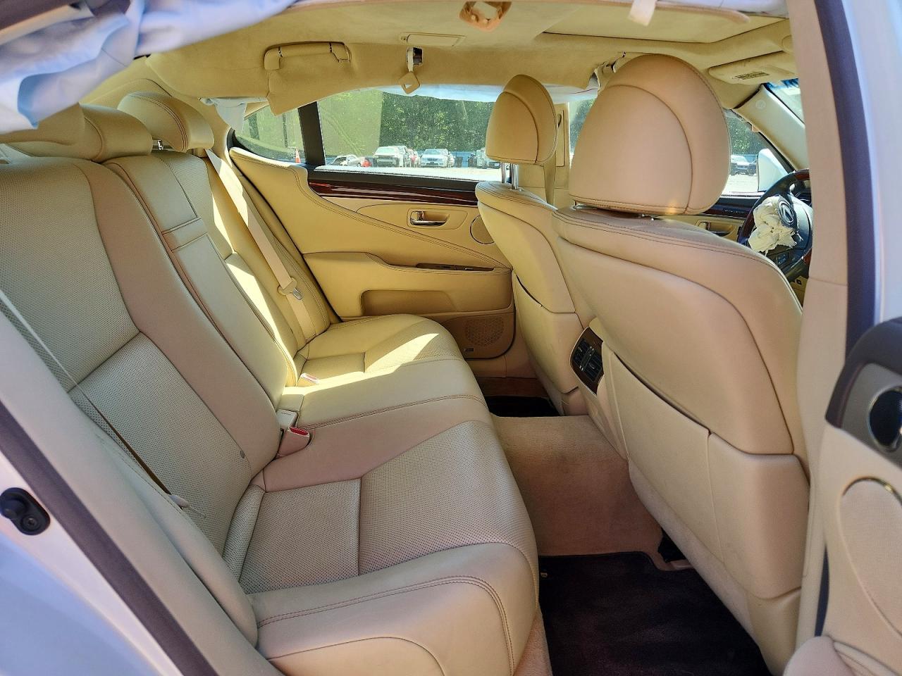 2015 LEXUS LS 460 photo 19