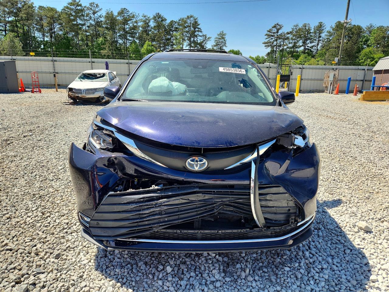 2021 TOYOTA SIENNA XLE photo 9