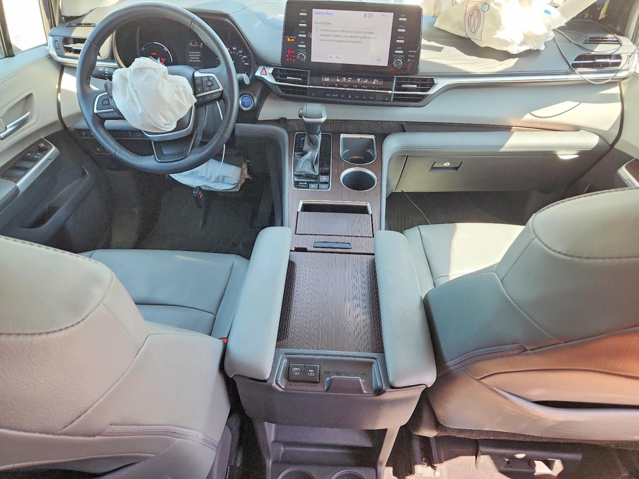 2021 TOYOTA SIENNA XLE photo 15