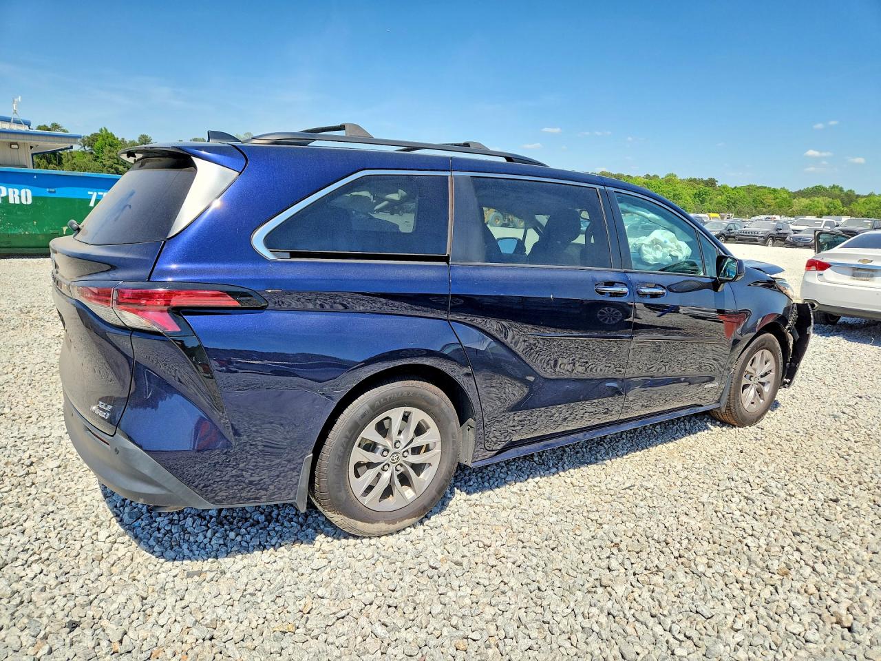 2021 TOYOTA SIENNA XLE photo 5