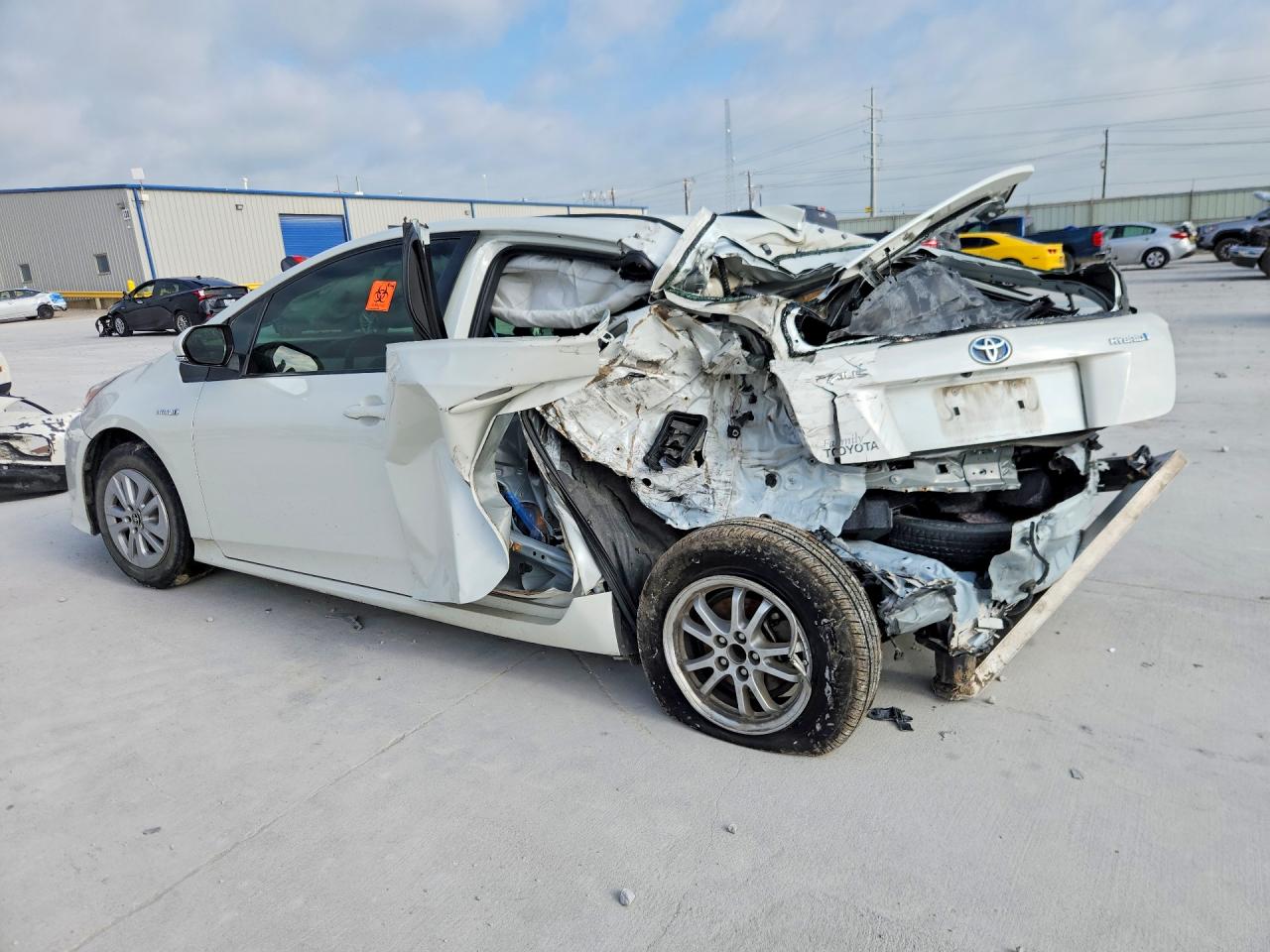 2017 TOYOTA PRIUS TWO photo 3