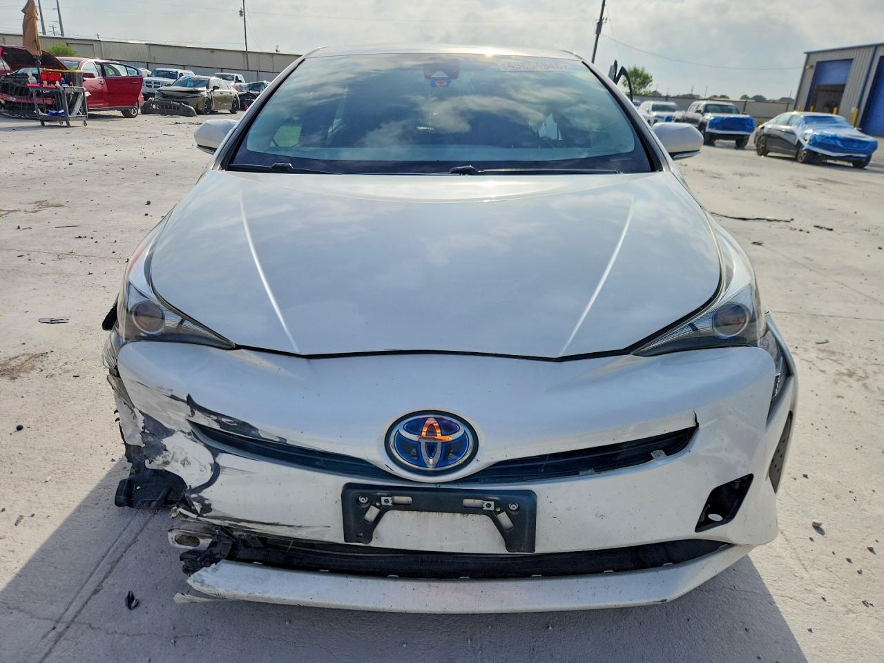 2017 TOYOTA PRIUS TWO photo 9