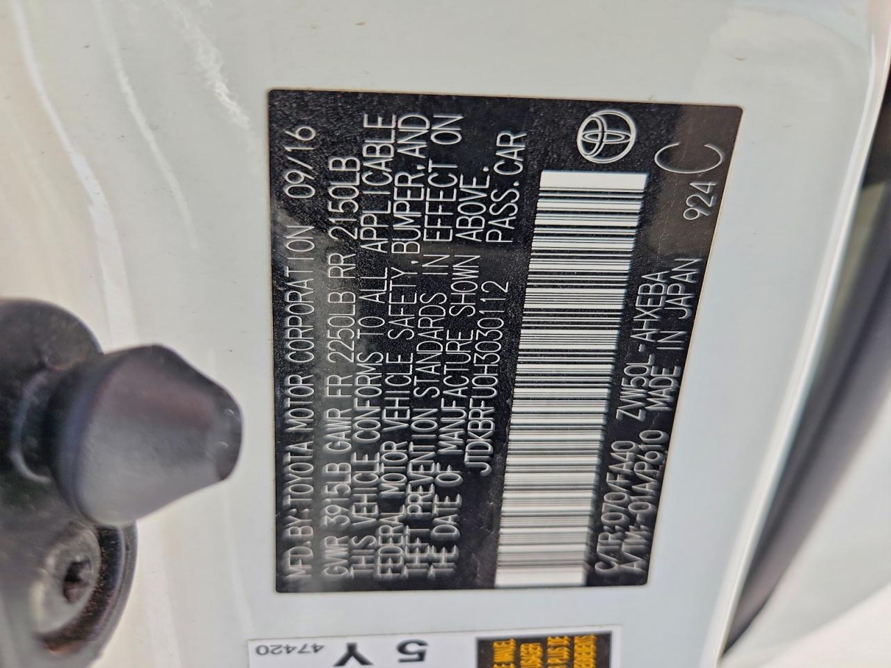 2017 TOYOTA PRIUS TWO photo 23