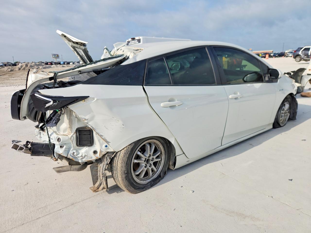 2017 TOYOTA PRIUS TWO photo 5
