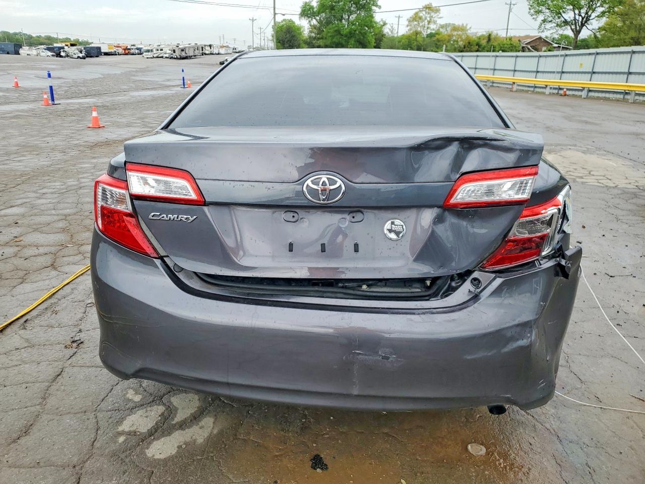2012 TOYOTA CAMRY L photo 11