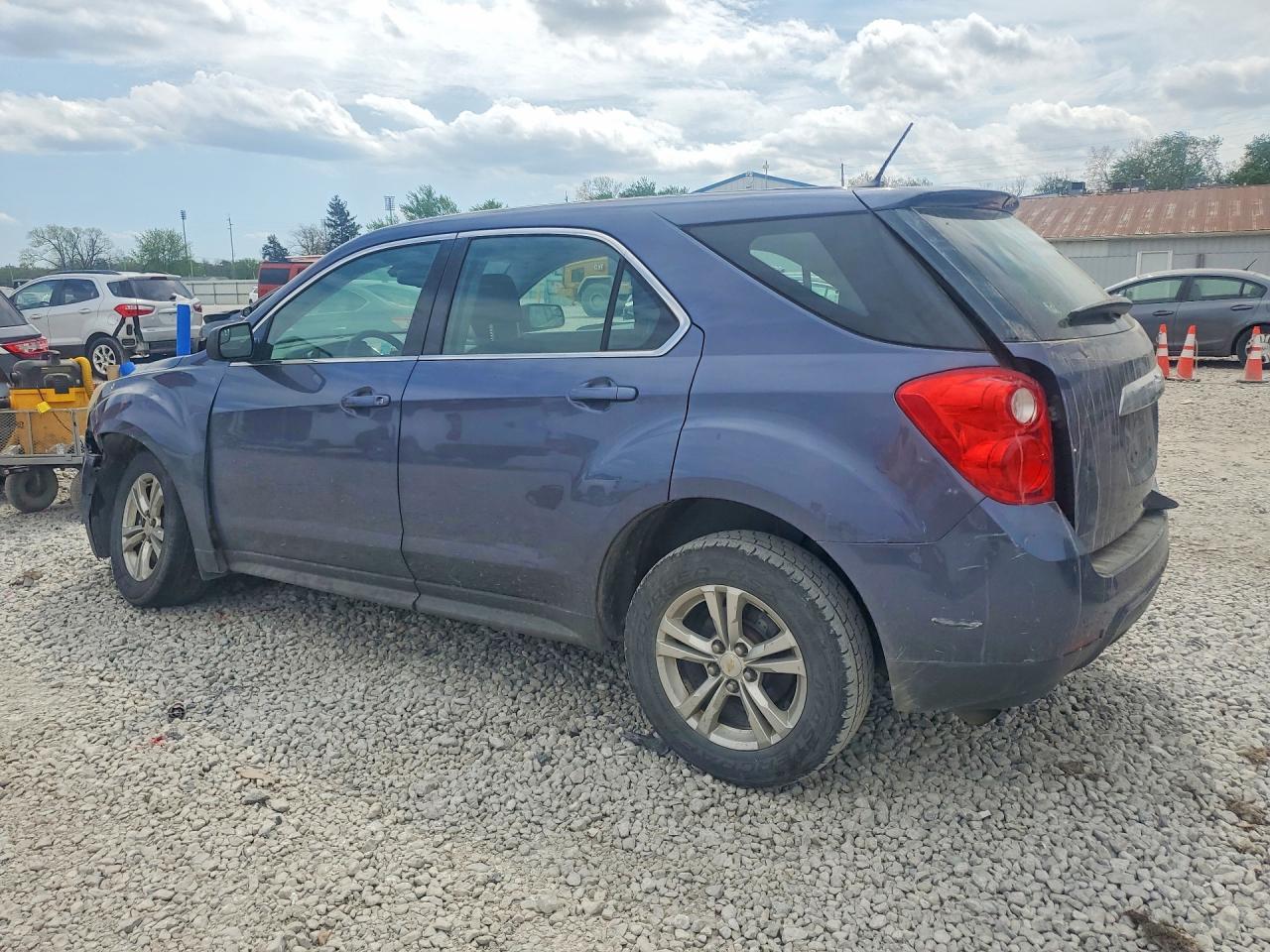 2013 CHEVROLET EQUINOX LS photo 4
