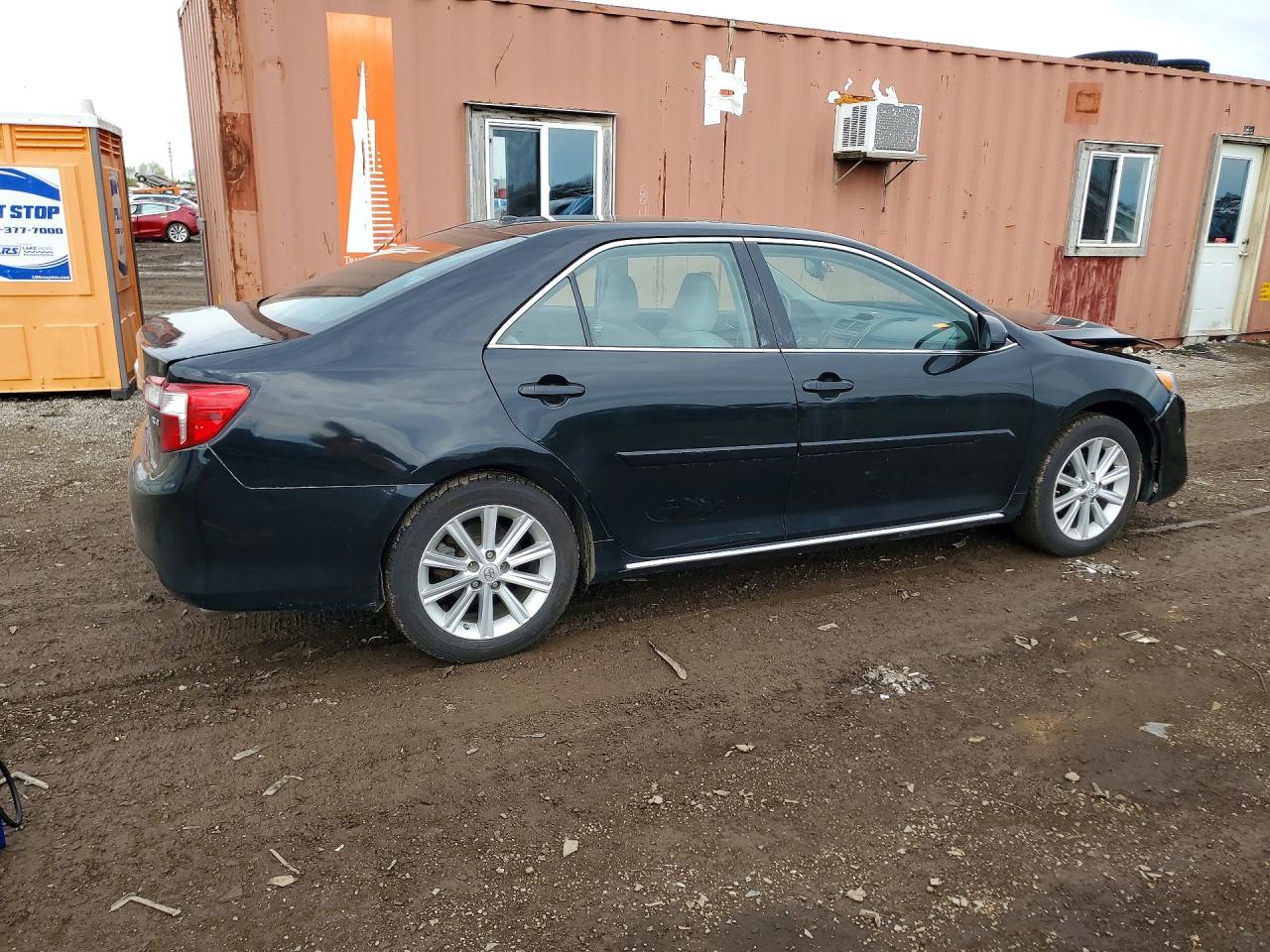 2014 TOYOTA CAMRY XLE photo 5