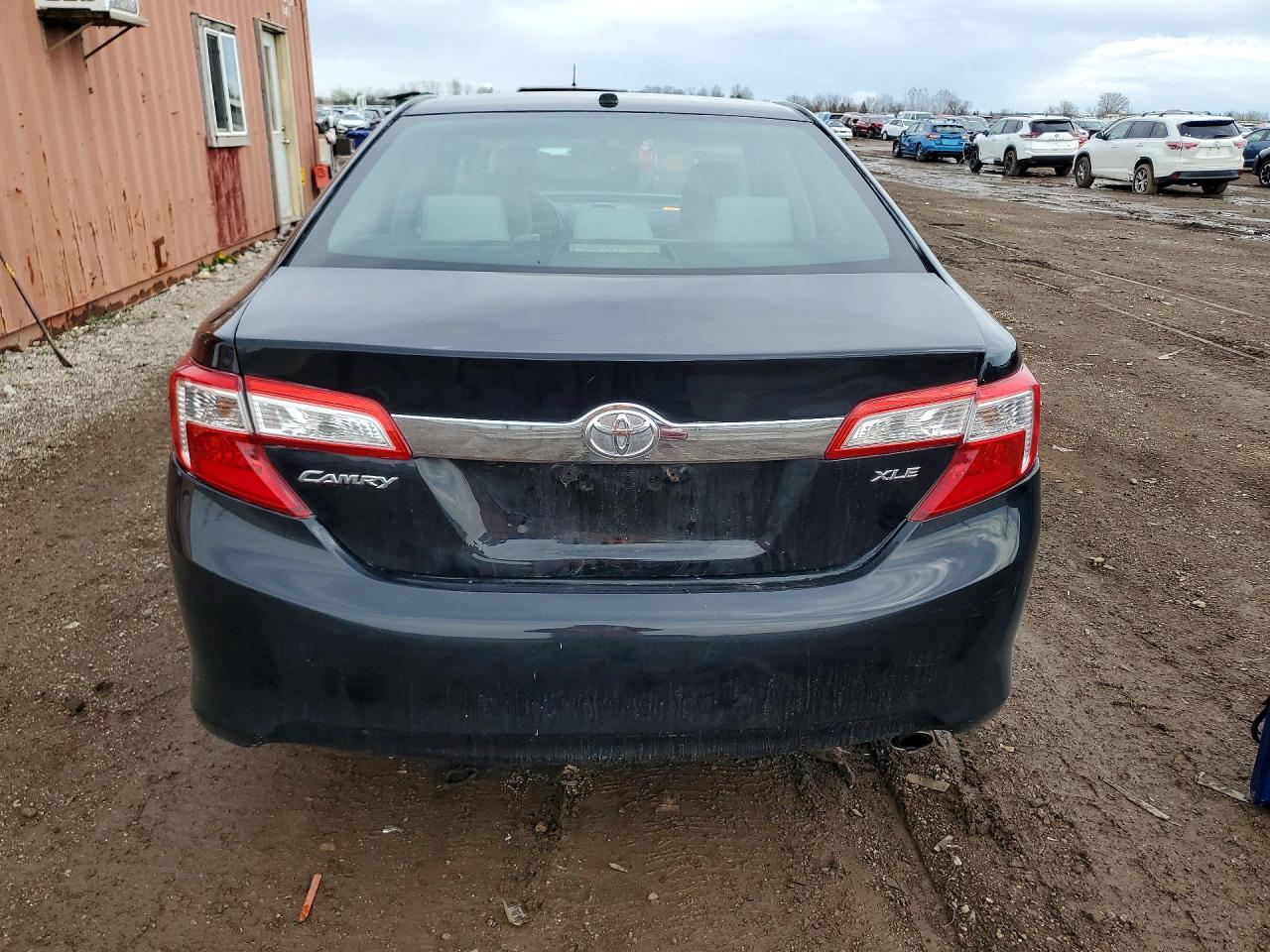 2014 TOYOTA CAMRY XLE photo 11