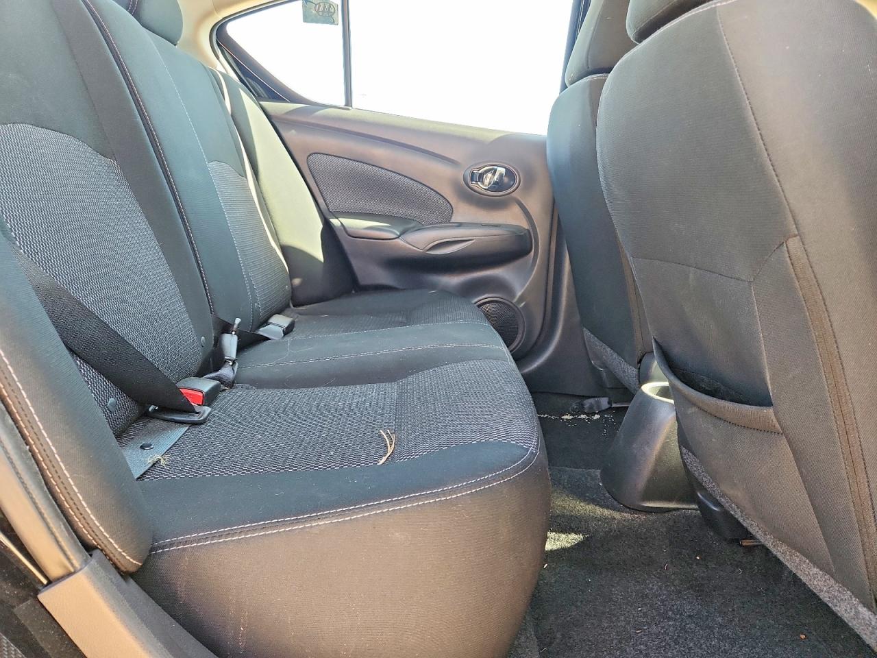 2019 NISSAN VERSA SV photo 19