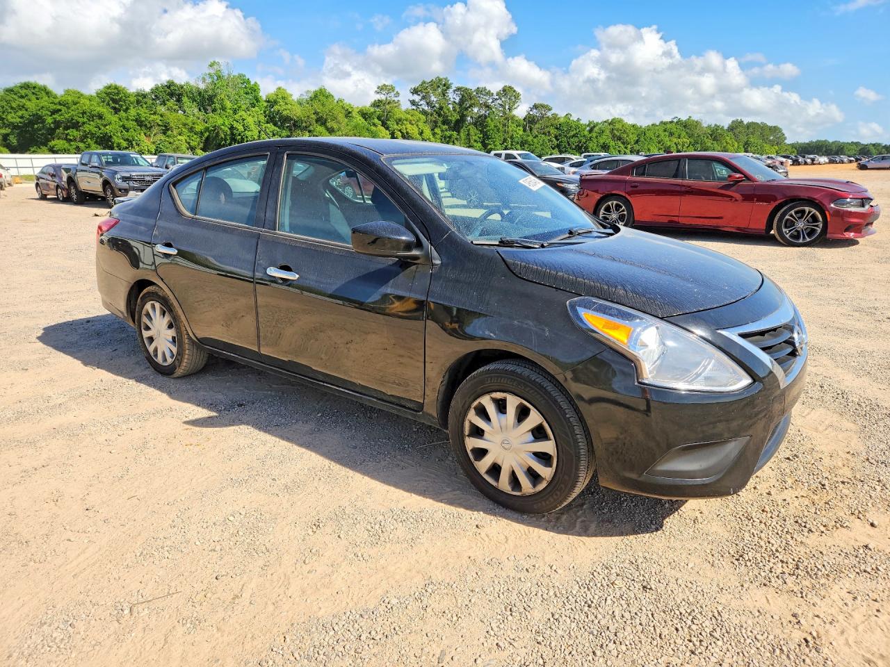 2019 NISSAN VERSA SV photo 7