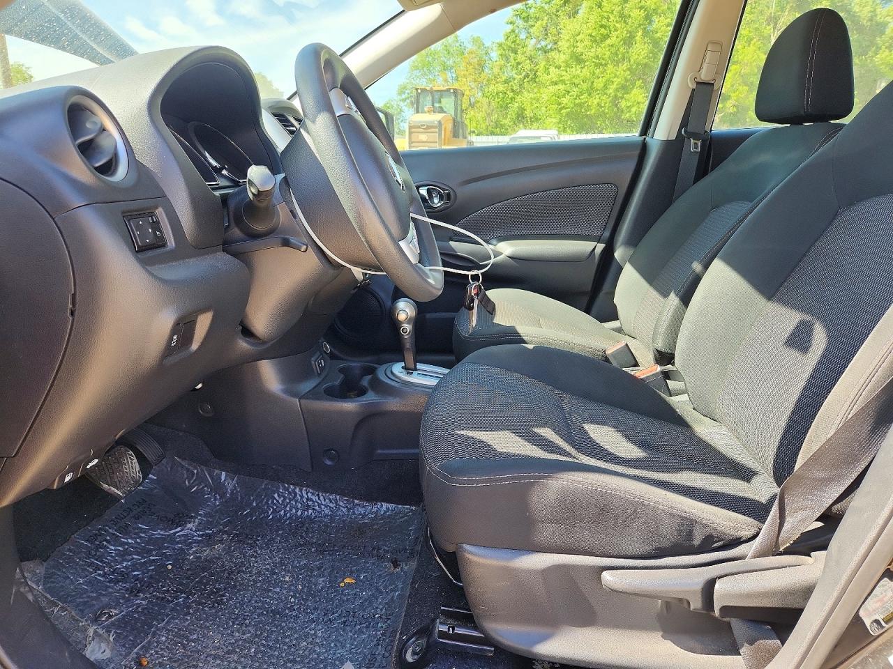 2019 NISSAN VERSA SV photo 13