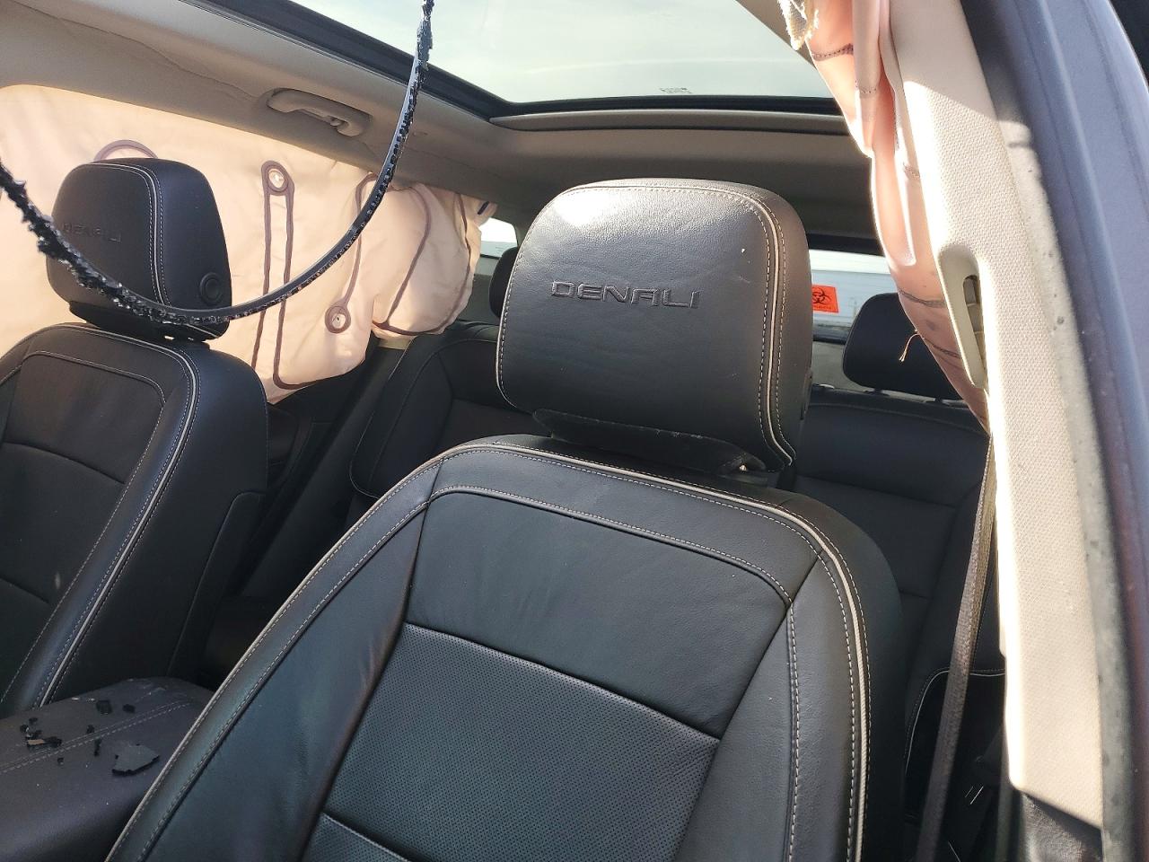 2019 GMC TERRAIN DENALI photo 10