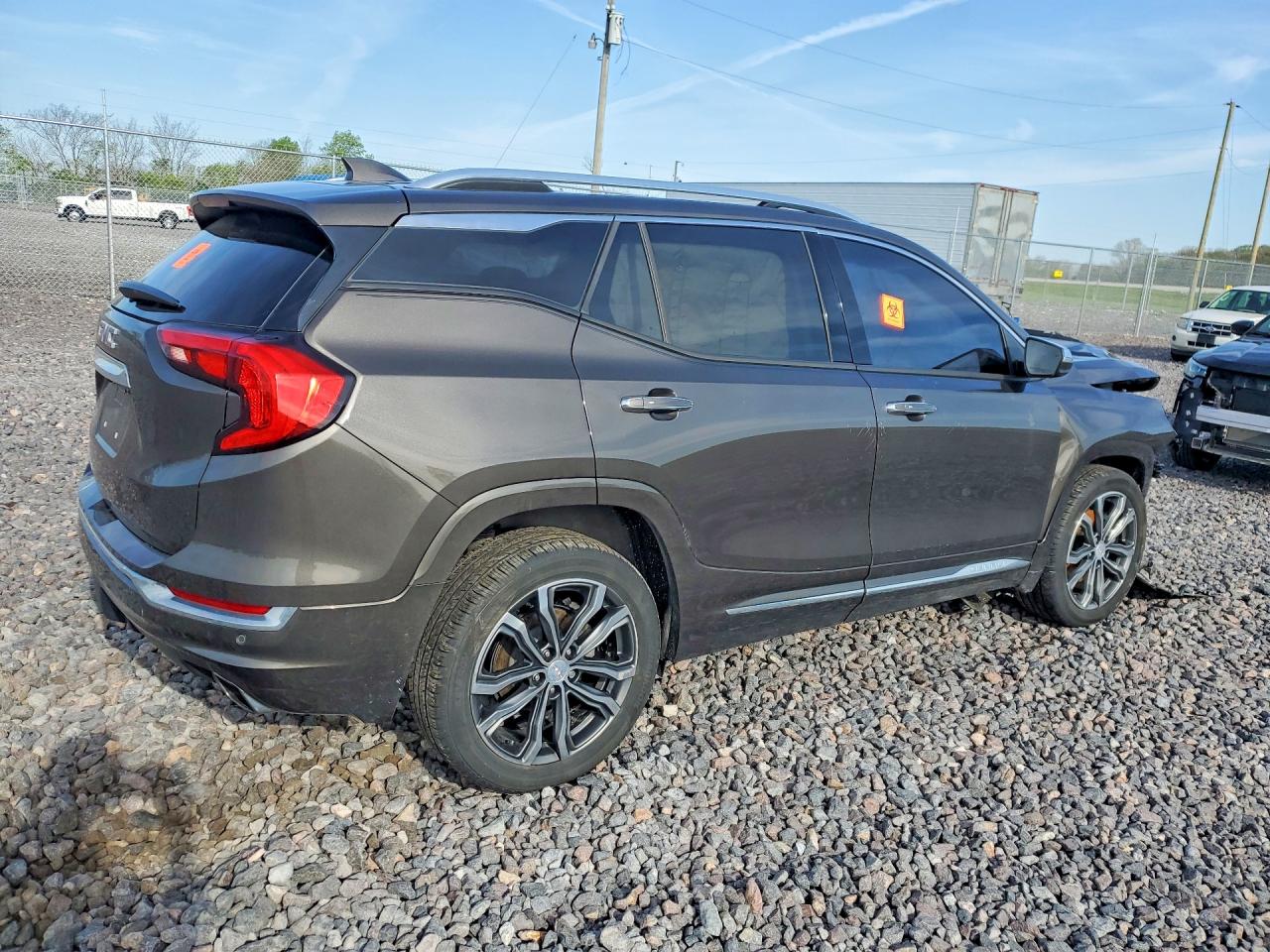 2019 GMC TERRAIN DENALI photo 3