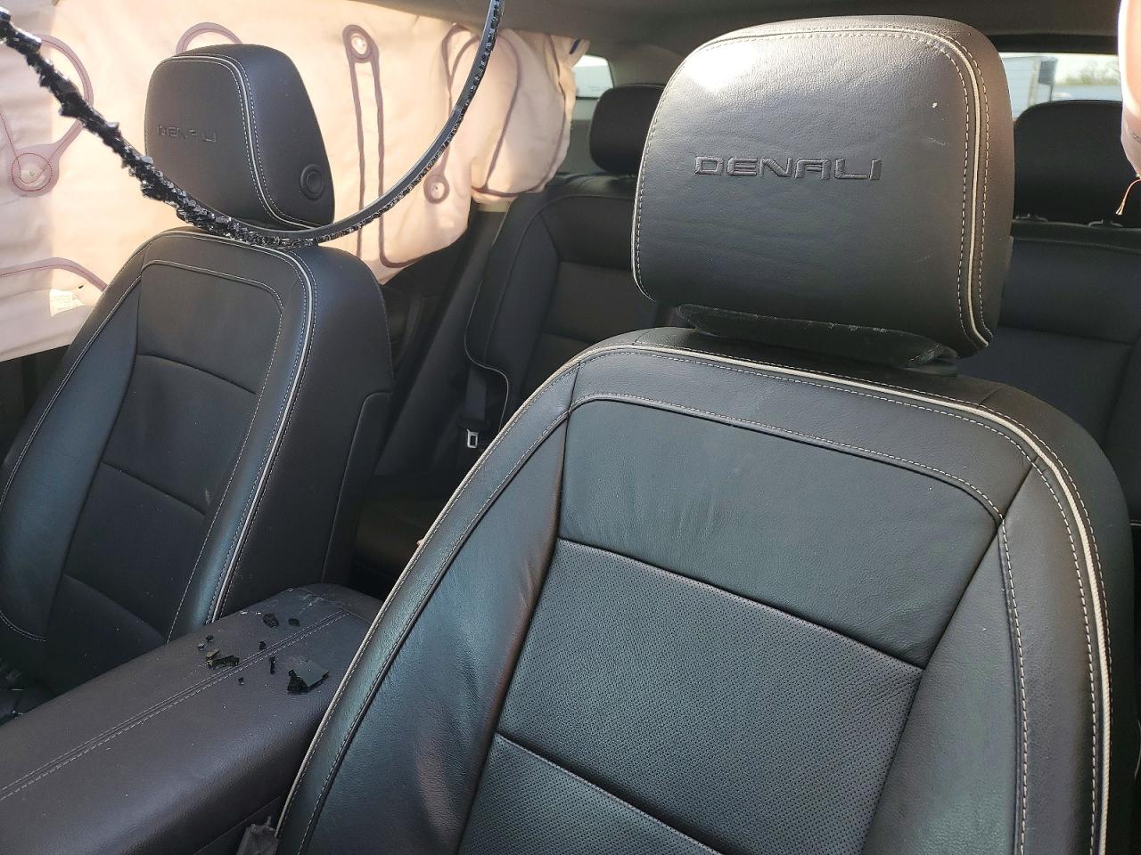 2019 GMC TERRAIN DENALI photo 11