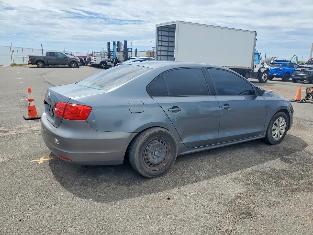 2011 VOLKSWAGEN JETTA BASE photo 5
