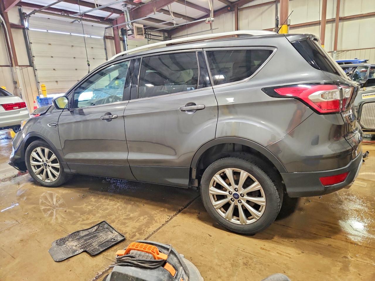2017 FORD ESCAPE TITANIUM photo 3