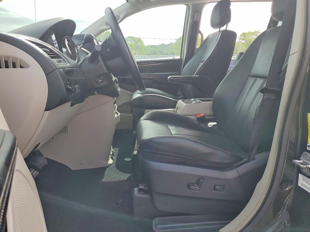 2012 CHRYSLER TOWN & COUNTRY TOURING photo 19