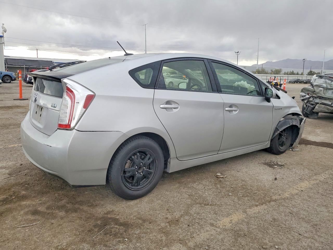 2013 TOYOTA PRIUS THREE photo 5