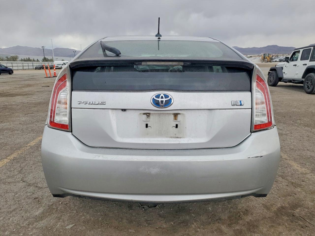 2013 TOYOTA PRIUS THREE photo 11