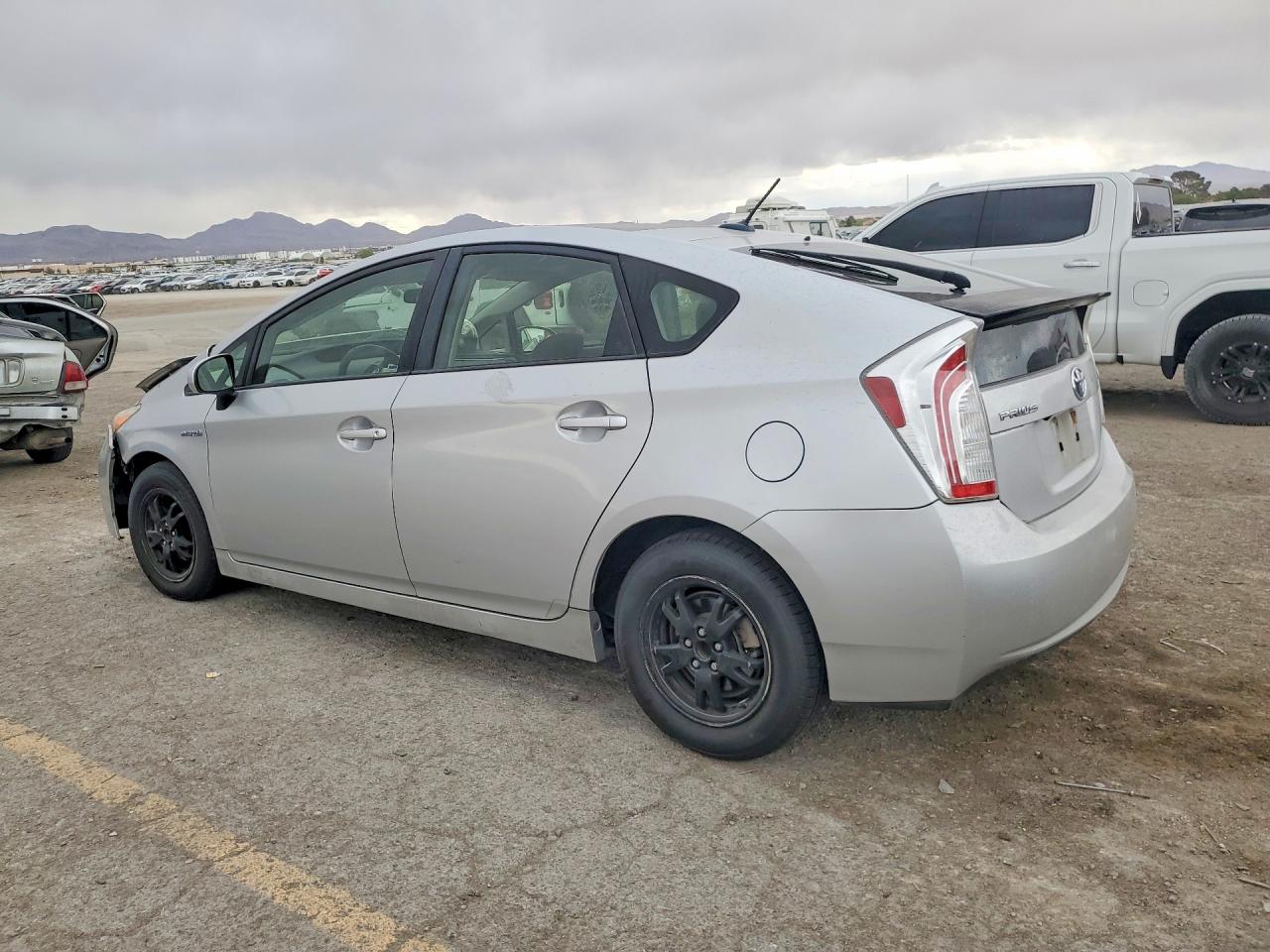 2013 TOYOTA PRIUS THREE photo 3