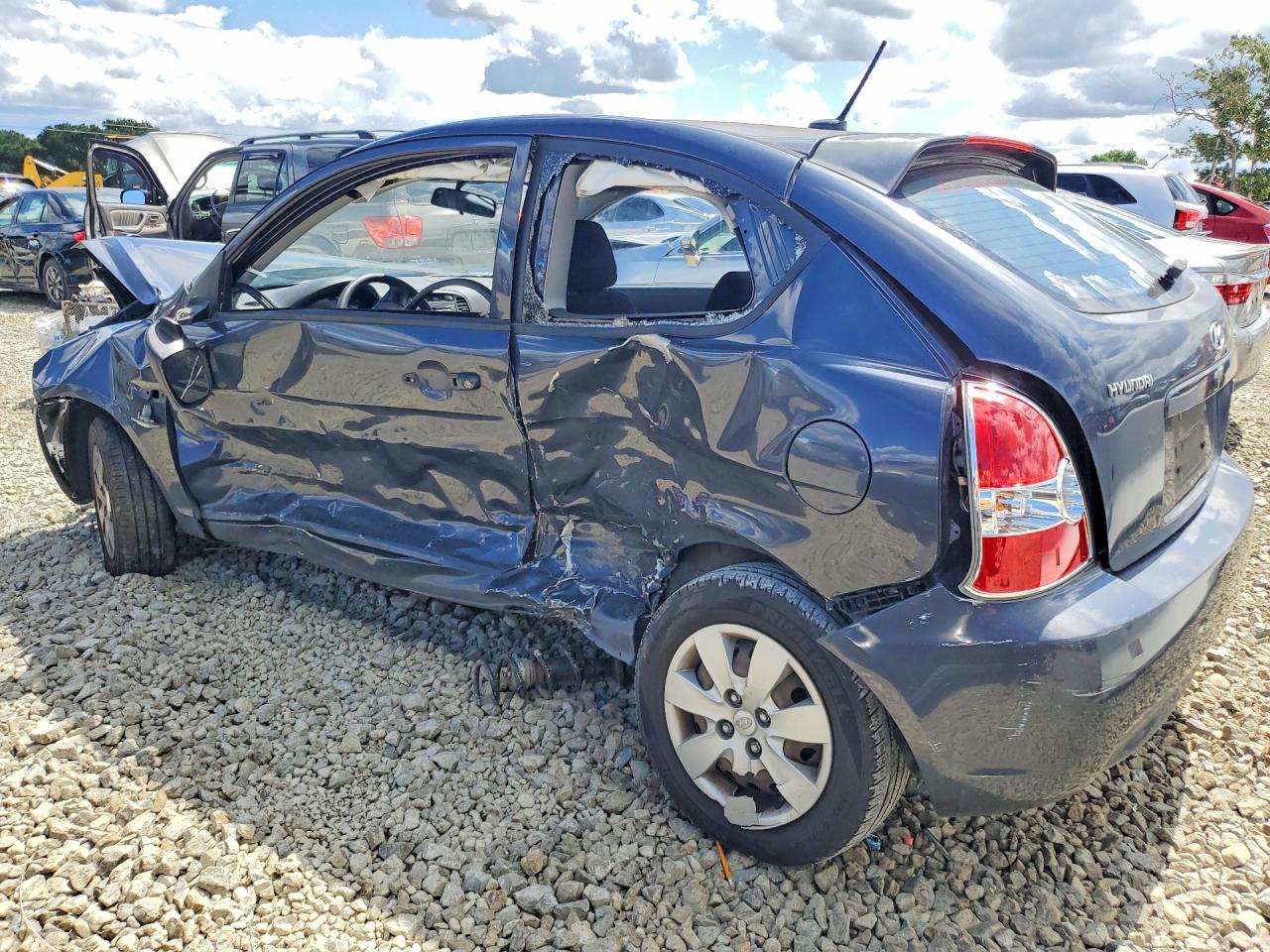 2011 HYUNDAI ACCENT GL photo 3