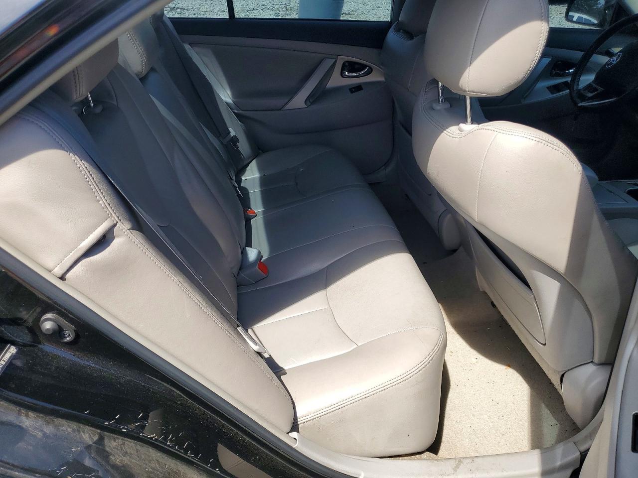 2010 TOYOTA CAMRY SE photo 19