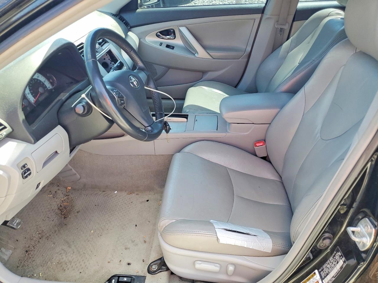 2010 TOYOTA CAMRY SE photo 13