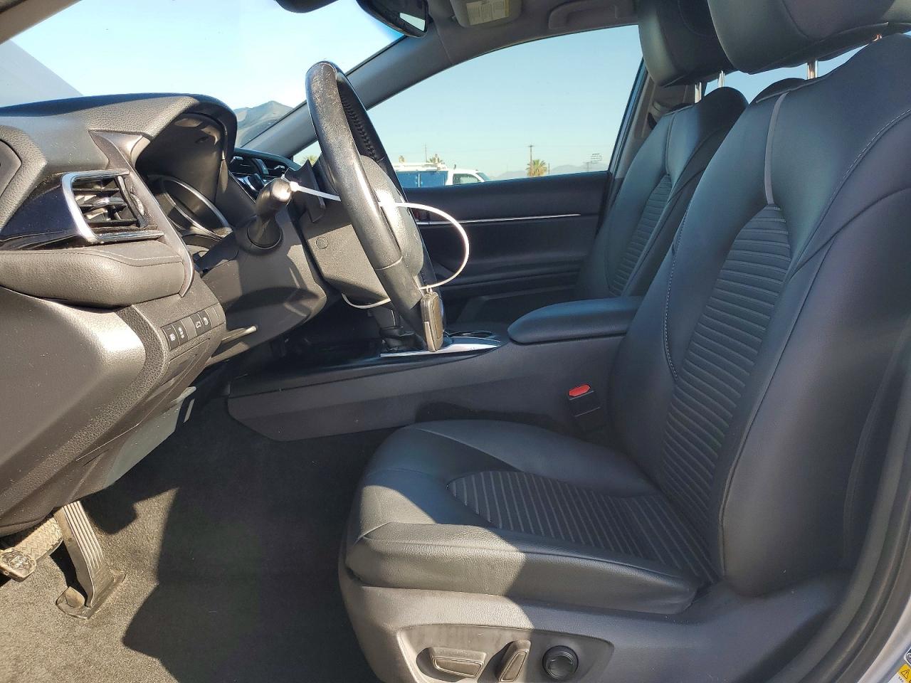 2018 TOYOTA CAMRY SE photo 7