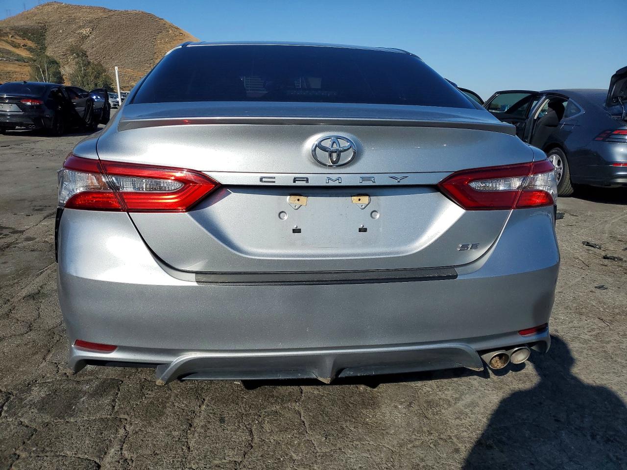 2018 TOYOTA CAMRY SE photo 6