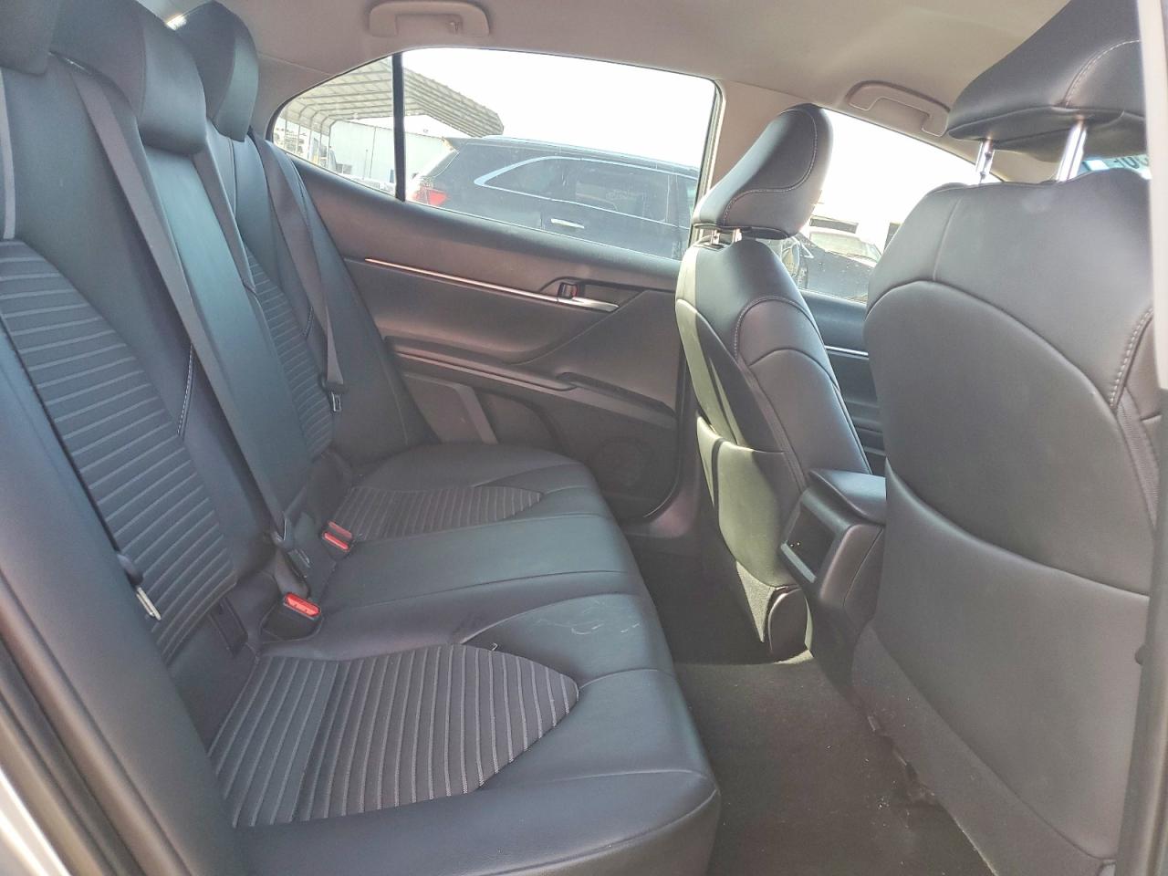 2018 TOYOTA CAMRY SE photo 10