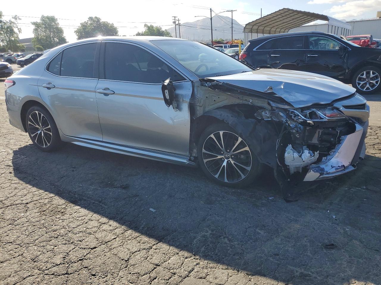 2018 TOYOTA CAMRY SE photo 4