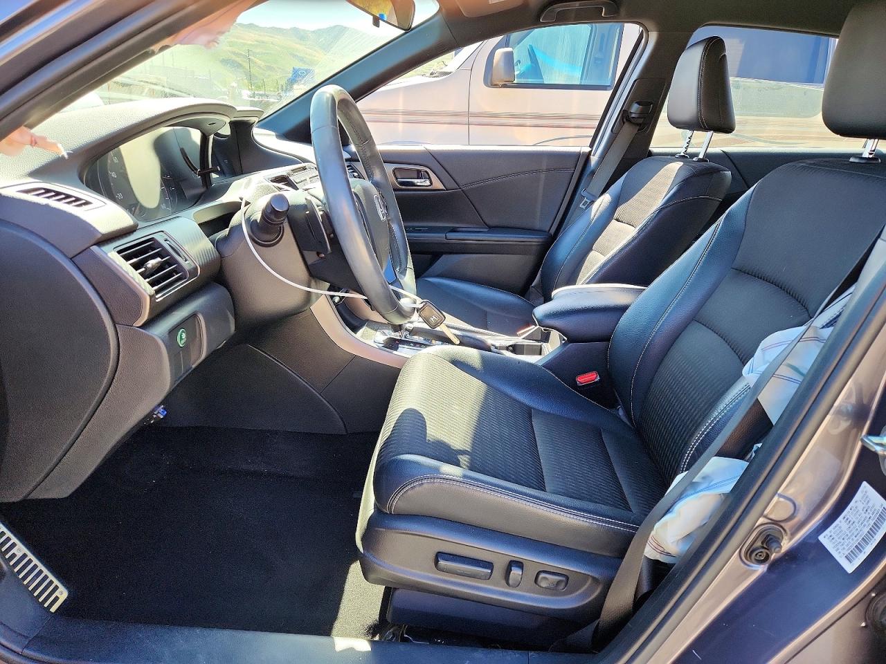 2016 HONDA ACCORD SPORT photo 19