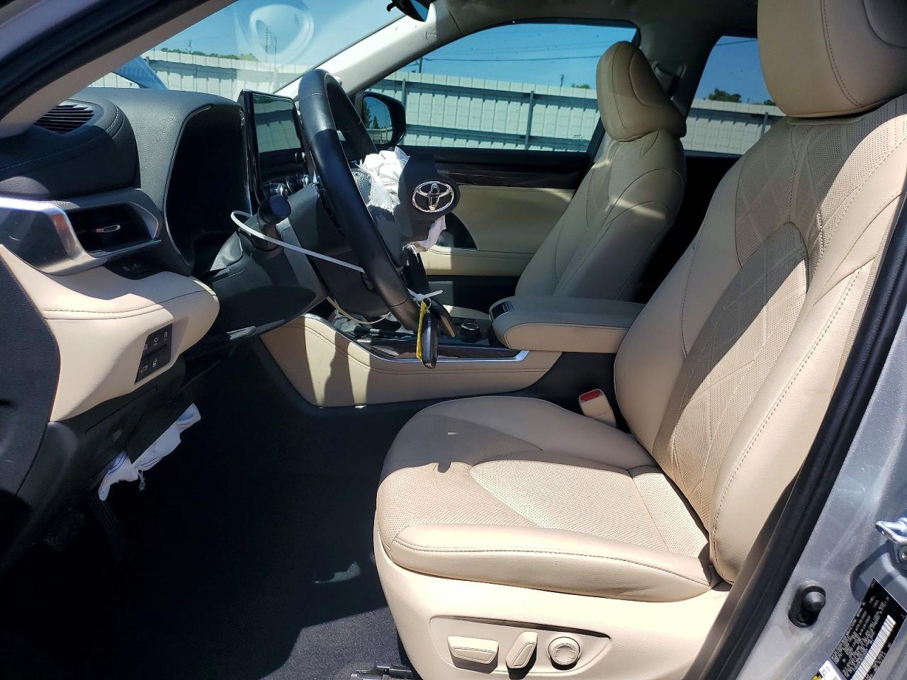 2024 TOYOTA HIGHLANDER PLATINUM photo 13