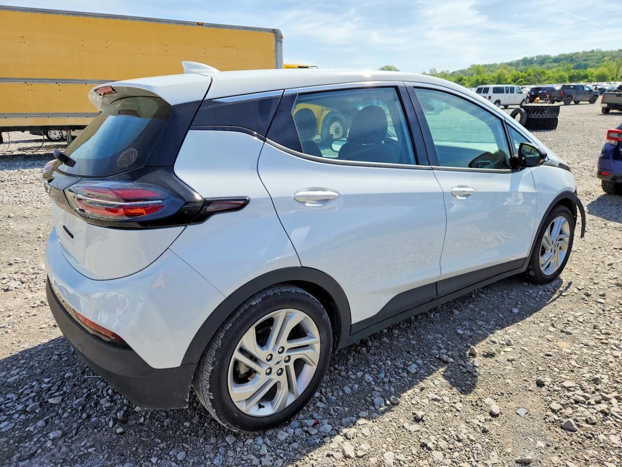 2023 CHEVROLET BOLT EV 1LT photo 3